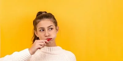 girl-brushing-teeth